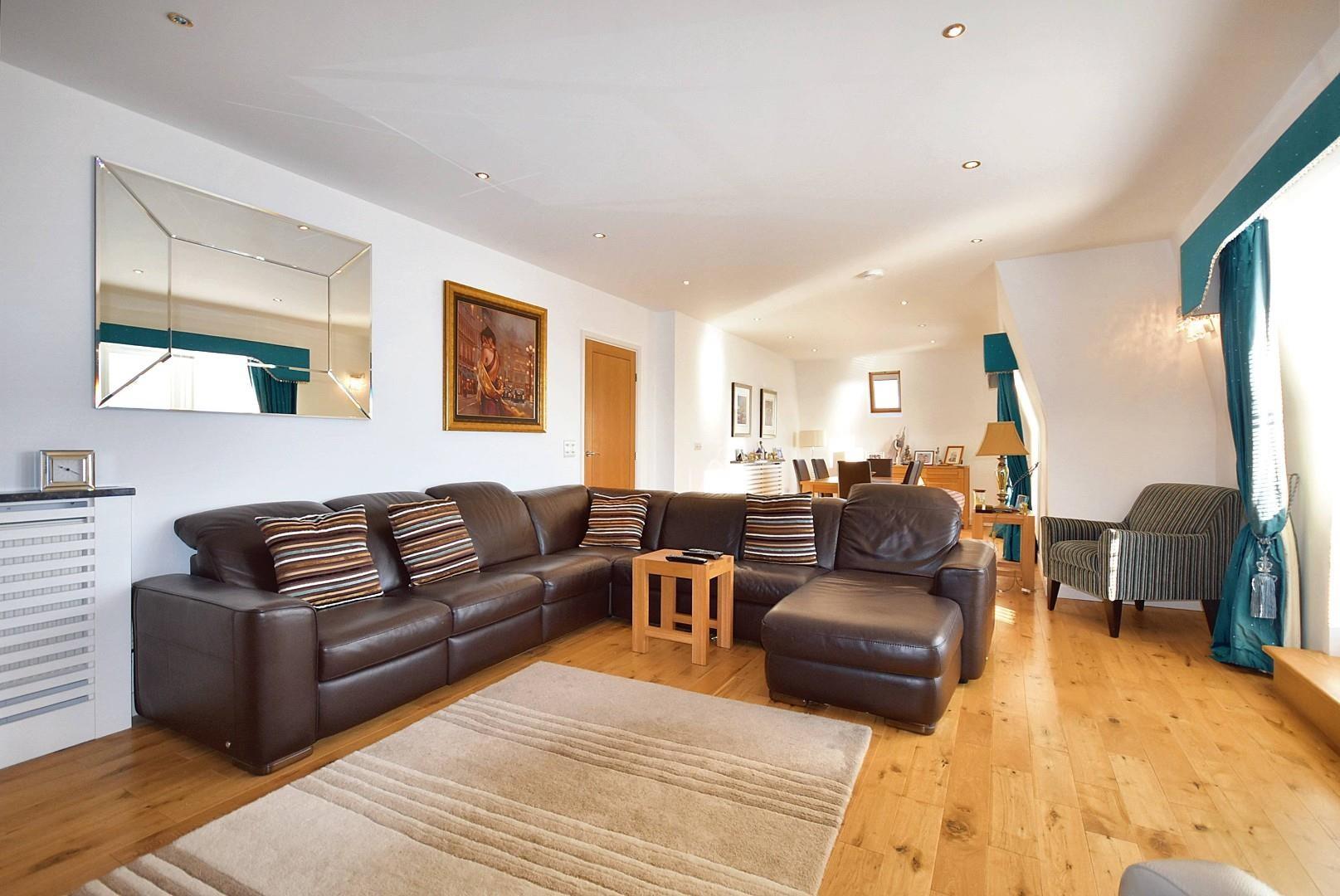 14 Bron Y Glyn Apartments, 18 Bridgeman Road, Penarth, CF64 3AW